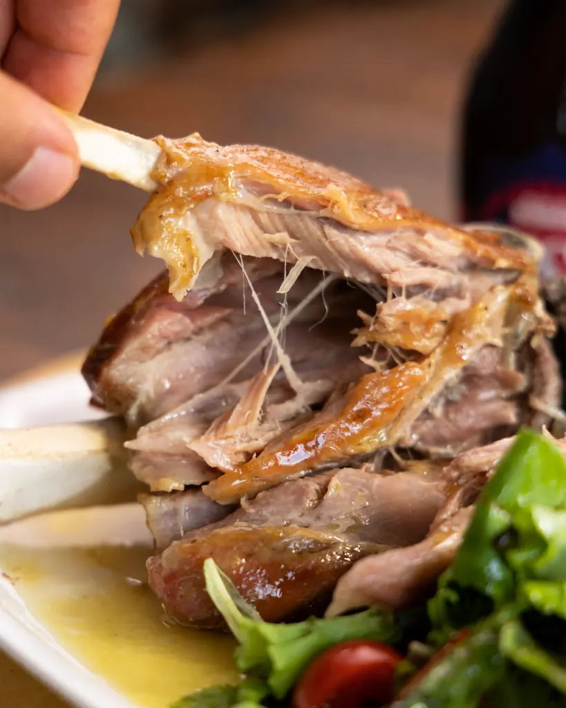 Stinco arrosto con contorno